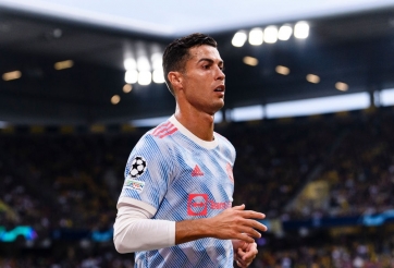 Huyền thoại Liverpool: 'MU gặp nhiều vấn đề vì Ronaldo'