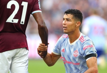 HLV Solskjaer từ chối yêu cầu của Ronaldo