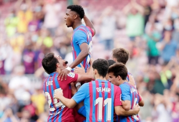 Barca bay cao trong ngày Fati trở lại