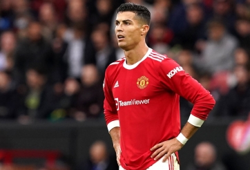 HLV Solskjaer thanh minh về việc để Ronaldo ngồi dự bị