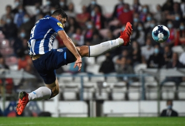 VIDEO: Siêu sao châu Á ghi tuyệt phẩm sửng sốt trời Âu