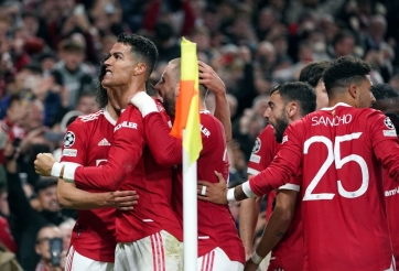 Ronaldo giúp MU ngược dòng không tưởng