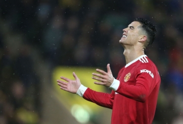 Ronaldo báo tin 'sét đánh', MU như ngồi trên đống lửa