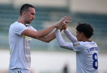 VIDEO: Ngoại binh HAGL bỏ lỡ cơ hội không tưởng