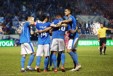 Soán ngôi đầu của HAGL, HLV Quảng Ninh vẫn không thể vui nổi