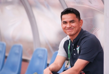 Kiatisak nhận món quà đặc biệt từ Thái Lan