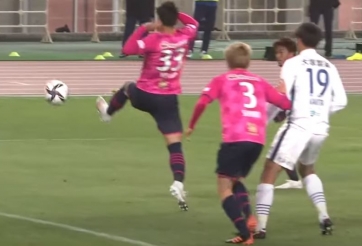 VIDEO: Đồng đội của Văn Lâm hóa tội đồ ở phút 89