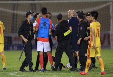 Trọng tài Nguyên Thành muốn kiện thủ môn Thanh Thắng