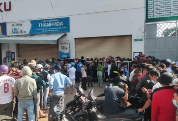 VIDEO: Hỗn loạn cảnh mua vé xem Văn Toàn, Công Phượng