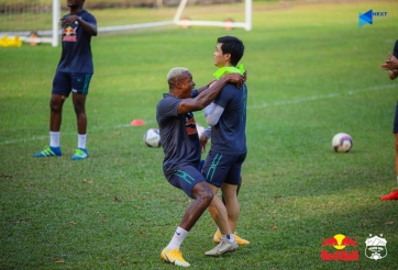 VIDEO: Văn Toàn, Công Phượng tập luyện trước đại chiến với Hà Nội