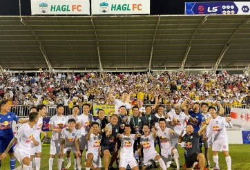 VIDEO: Cầu thủ HAGL 'vinh danh người đặc biệt' sau trận thắng Hà Nội