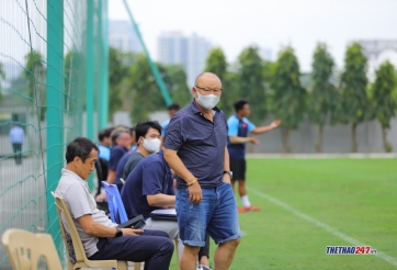 HLV Park đến xem giò lứa trẻ của bóng đá Việt Nam