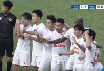 VIDEO: Trọng tài lầy lội ăn mừng cùng HAGL