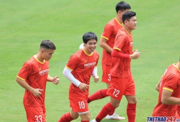 VIDEO: Công Phượng tươi cười tập luyện cùng đồng đội