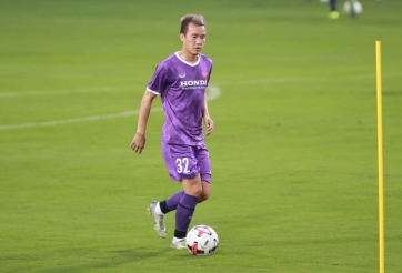 Tô Văn Vũ: 'Hàng tiền vệ ĐTVN toàn người hay, khả năng cạnh tranh rất khó'