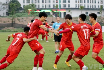VIDEO: Văn Toàn 'bó tay' trước giáo án của HLV Park