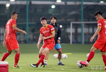 VIDEO: HLV Park lo lắng vì chấn thương của Hoàng Đức