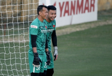 Thủ môn trẻ nhất ĐTVN khiến Tấn Trường 'toát mồ hôi hột'