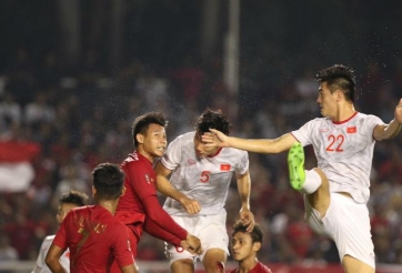 Đối thủ 'thanh trừng' nội bộ, ĐT Việt Nam hưởng lợi?