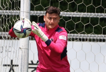 Văn Lâm nhận mưa lời chúc trong ngày 'chạm tay tới thiên đường'