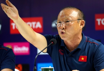 UAE 'cử do thám' khiến HLV Park phát cáu