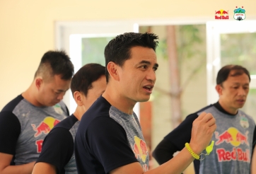 Kiatisak: 'HAGL sẽ cung cấp cầu thủ bất cứ khi nào HLV Park cần'