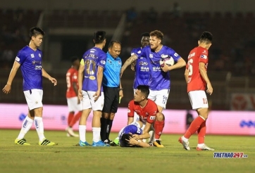 Cầu thủ đá gãy chân Hùng Dũng: 'Những ngày qua với tôi như cơn ác mộng'