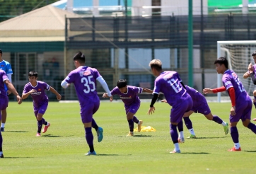 'Quân xanh' của ĐT Việt Nam khổ luyện dưới nắng gắt