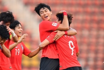 Hàn Quốc 'chơi tennis' trước đội bóng Đông Nam Á