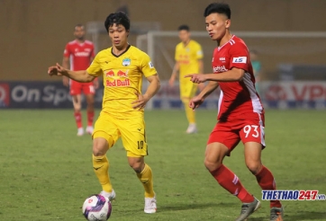 Trụ cột HAGL 'khóc tiếng mán' vì hành động mạnh tay của Công Phượng