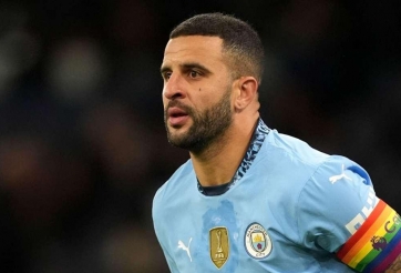 Walker bị fan Man City 'tế sống' khi đùa cợt về chuyện 115 cáo buộc