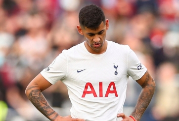‘Hòn đá tảng’ Tottenham phải nghỉ thi đấu sau khi giật tóc Cucurella, CĐV Chelsea hả hê