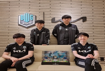 LMHT: Đội tuyển DWG KIA nhận được món quà vô cùng bất ngờ từ Riot Games