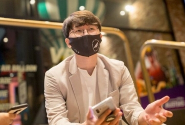 HLV Daeny chia sẻ về lý do T1 theo đuổi chiến thuật 'nuôi rùa' và kéo late