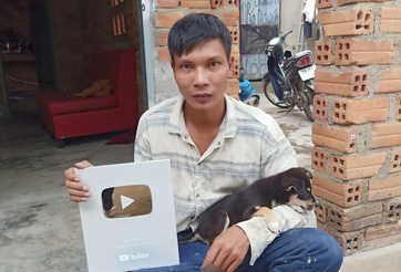 Lộc Fuho livestream dạy trát vữa và trộn xi măng, thu hút hàng trăm ngàn người xem cùng lúc