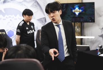 HLV kkOma: 'Việc DK vô địch CKTG 2021 quan trọng hơn tất thảy'