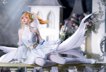 Ngắm màn cosplay Lux Khiết Tinh Hồng Hoa trong LMHT: Tốc Chiến