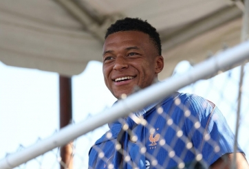 Một hành động bất ngờ phơi bày phiên bản mới của Mbappé