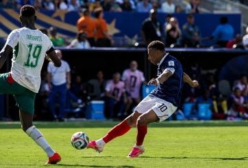 Cú nã đại bác lộ cơ chế khác người của cơ thể Mbappe