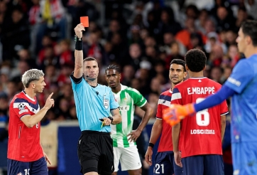 Vì sao em trai Mbappe bị đuổi khỏi sân tại Champions League?