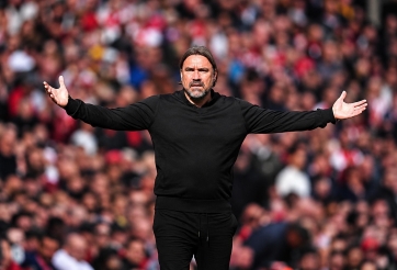 HLV Daniel Farke bất ngờ bảo vệ Michael Carrick trước đại chiến derby MU-Leeds
