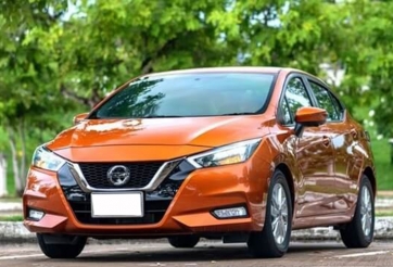 Nhà phân phối ghi nhận tình trạng hấp hơi kính lái trên Nissan Almera