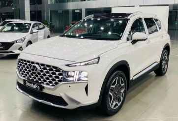 Hyundai Santa Fe 'bán bia kèm lạc' với mức lên đến 90 triệu đồng