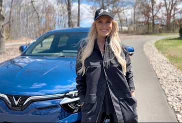 'Cô gái vàng' trong làng review xe nói gì sau khi trải nghiệm lái thử VinFast VF 8?