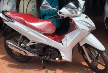 Honda Wave 125i nhập khẩu về Việt Nam, giá bán cao ngang SH 125i