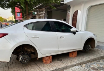 Hy hữu Mazda 3 'bốc hơi' 4 bánh xe chỉ sau một đêm