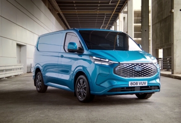 'Xe dịch vụ quốc dân' Ford Transit Custom 2024 ra mắt, sử dụng động cơ thuần điện