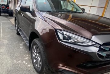 Isuzu mu-X 2022 bất ngờ lộ diện tại Việt Nam, 'lột xác' diện mạo, quyết đấu Toyota Fortuner