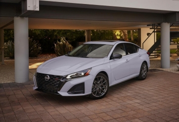 Nissan Altima 2023 chính thức 'lên kệ', thiết kế thể thao, gây áp lực lên Toyota Camry