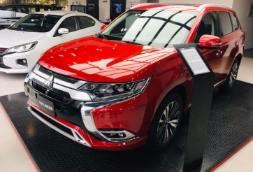 Mitsubishi Outlander ưu đãi khủng lên đến 50 triệu, động thái 'dọn kho' chờ phiên bản mới?